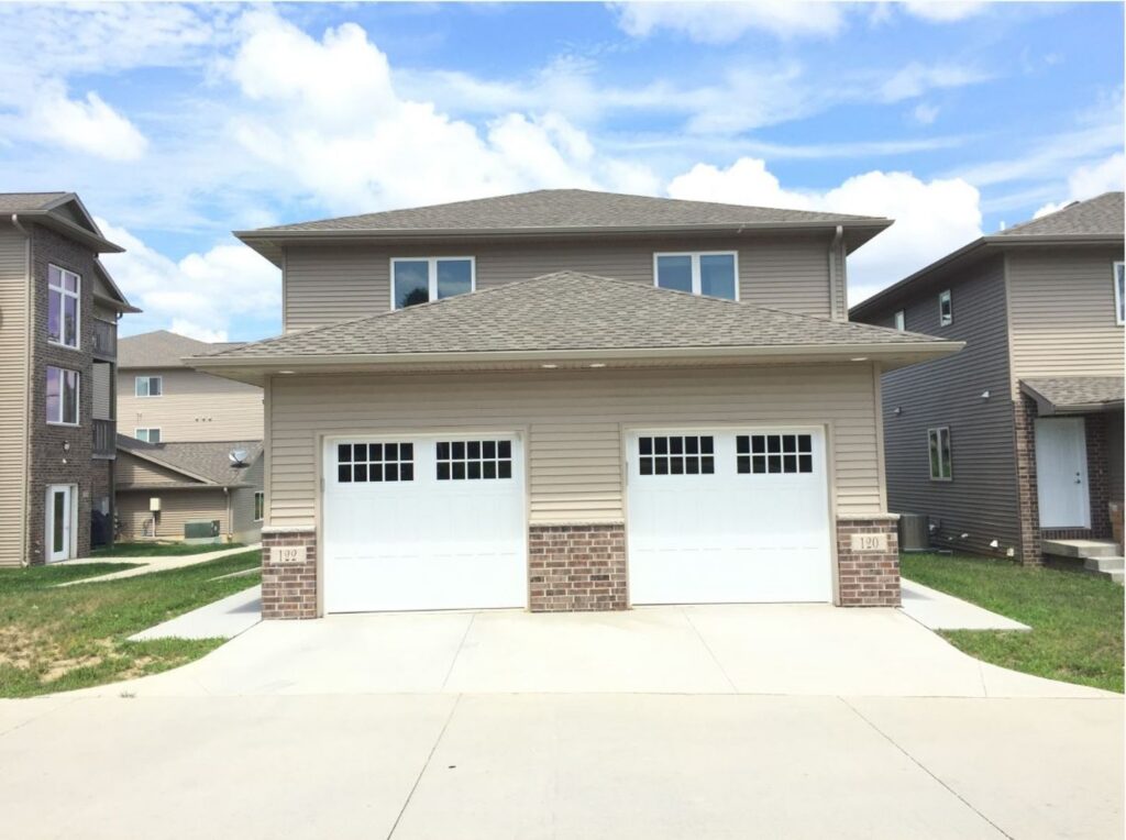 120 West Hills Lane, Waterloo, IA 50701