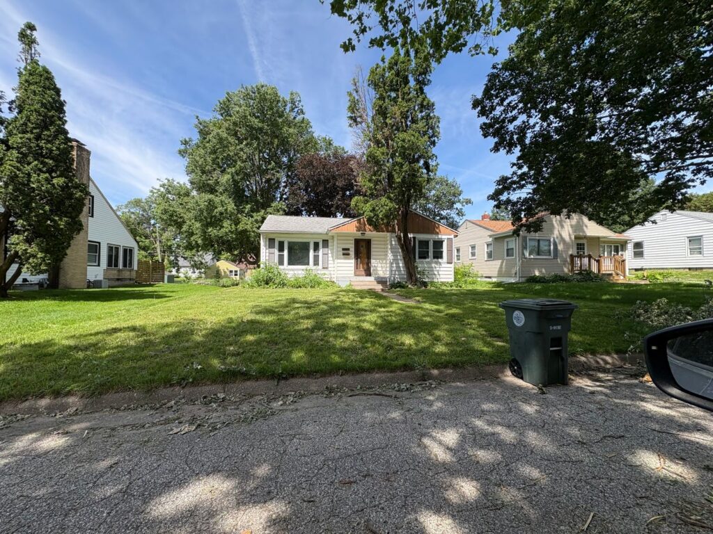 747 Boston Ave, Waterloo, IA 50703