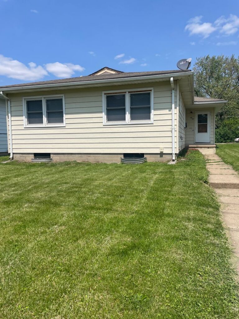 137 Western Ave, Waterloo, IA 50701